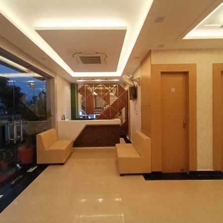 Hotel Royal Casa ラクナウ エクステリア 写真