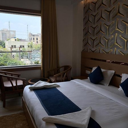 Hotel Royal Casa ラクナウ エクステリア 写真