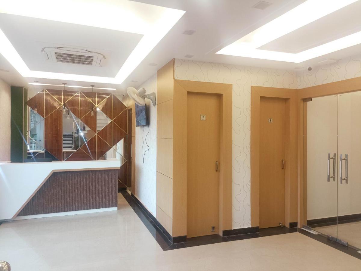 Hotel Royal Casa ラクナウ エクステリア 写真
