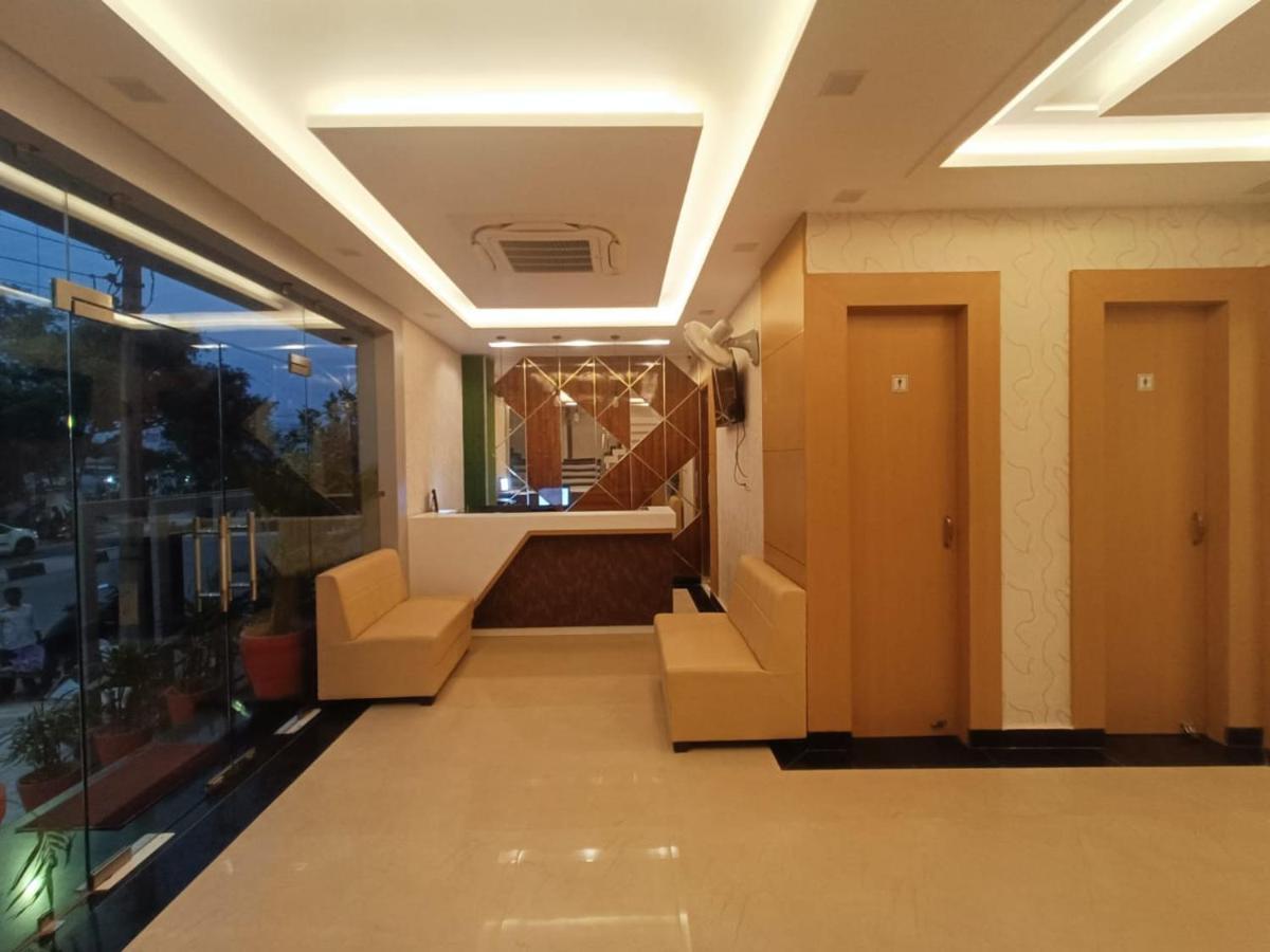 Hotel Royal Casa ラクナウ エクステリア 写真