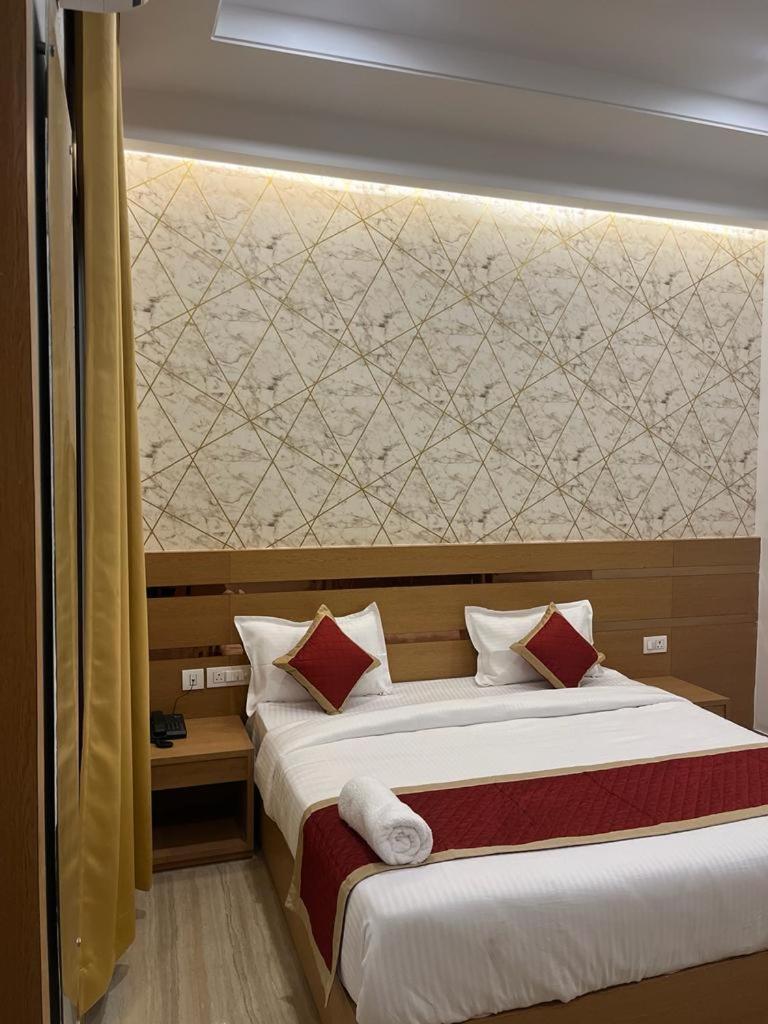 Hotel Royal Casa ラクナウ エクステリア 写真