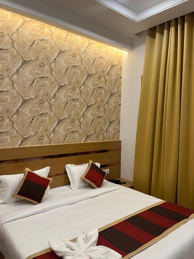 Hotel Royal Casa ラクナウ エクステリア 写真