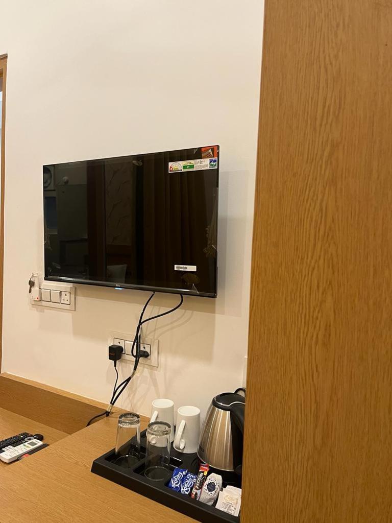 Hotel Royal Casa ラクナウ エクステリア 写真