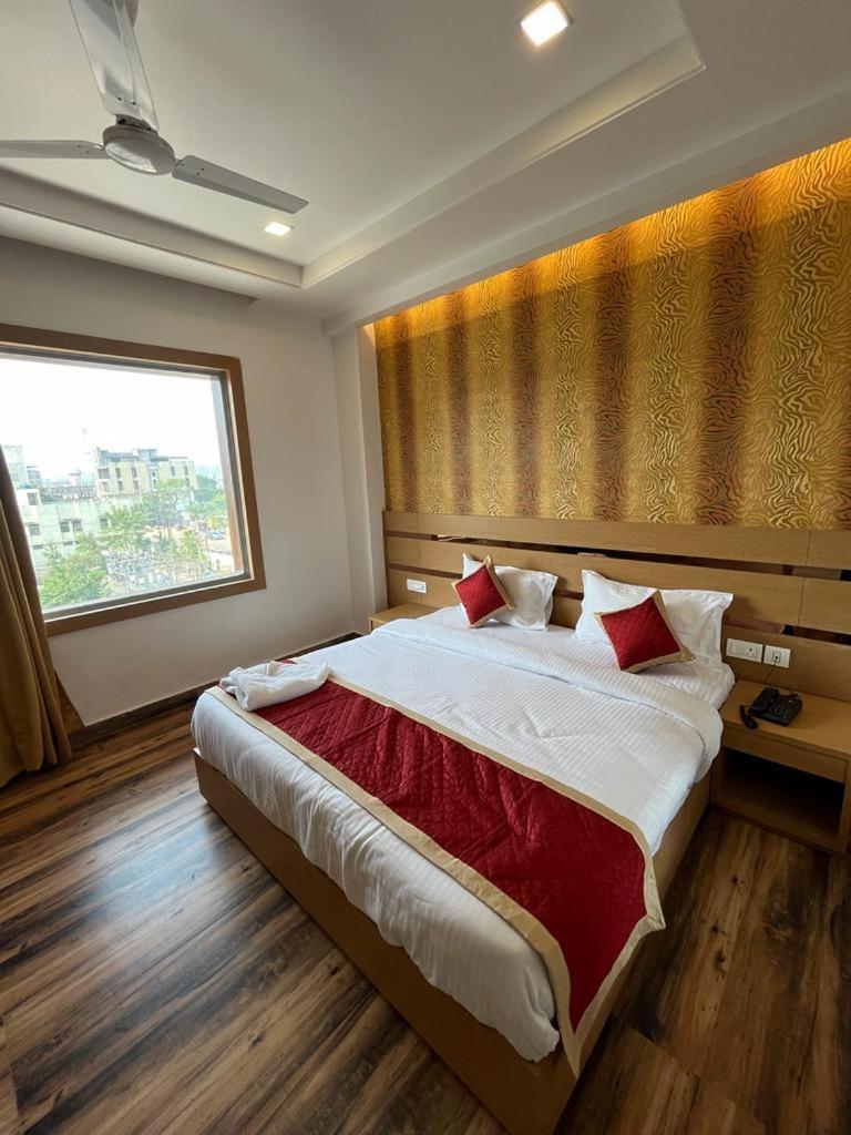 Hotel Royal Casa ラクナウ エクステリア 写真