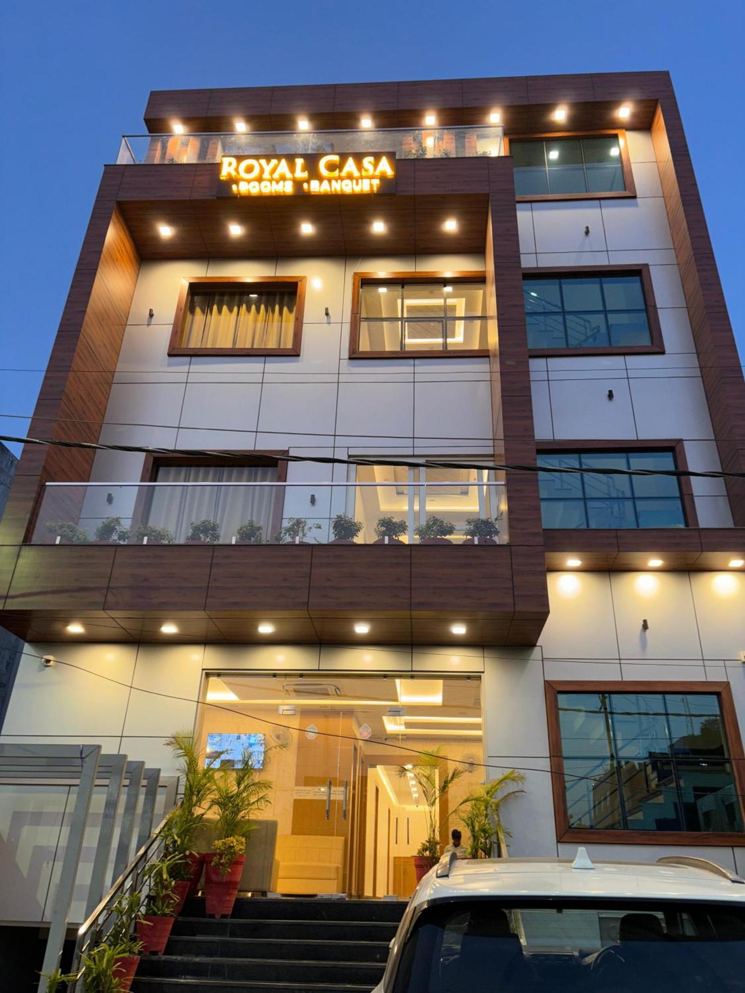 Hotel Royal Casa ラクナウ エクステリア 写真