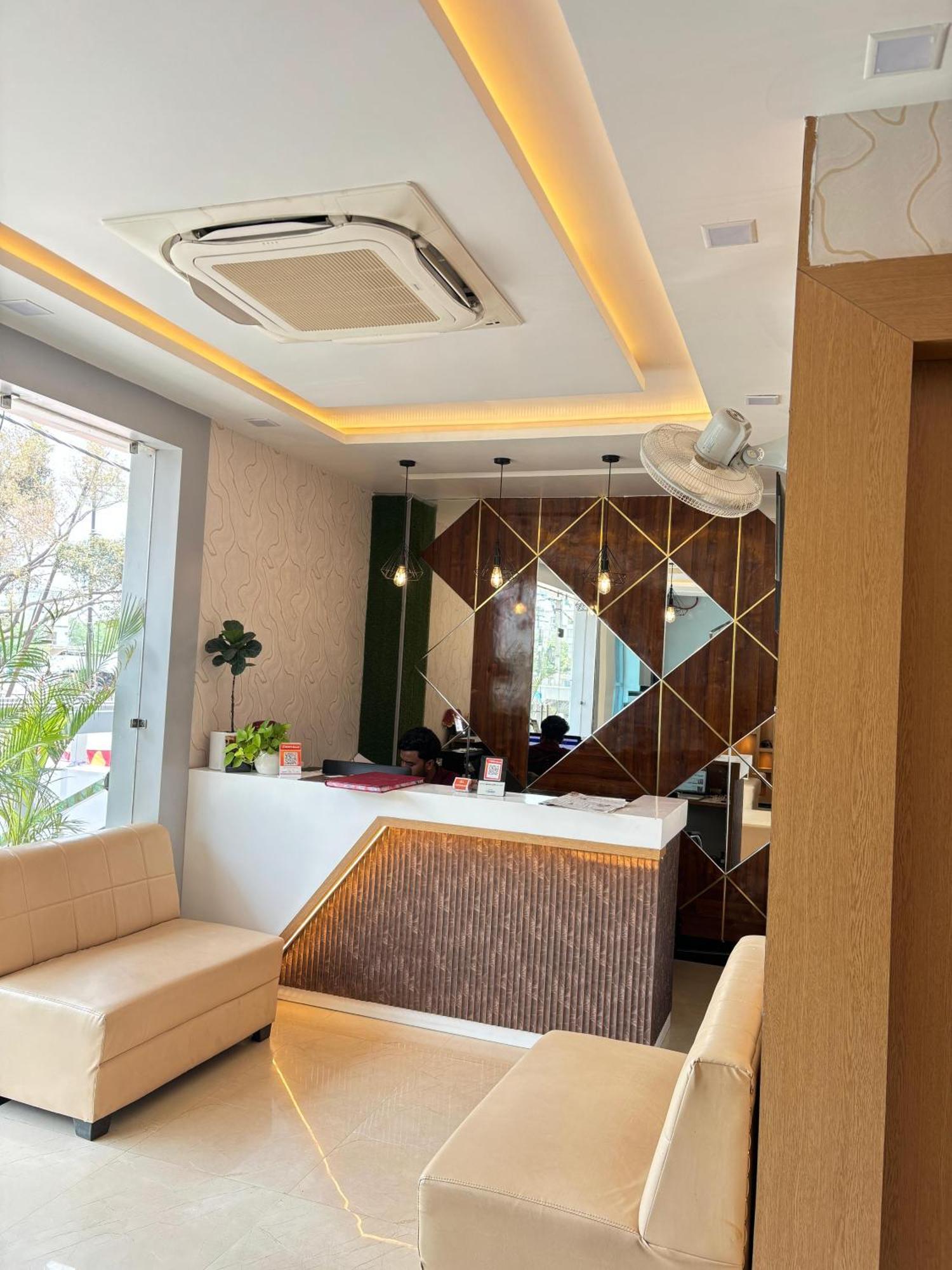 Hotel Royal Casa ラクナウ エクステリア 写真